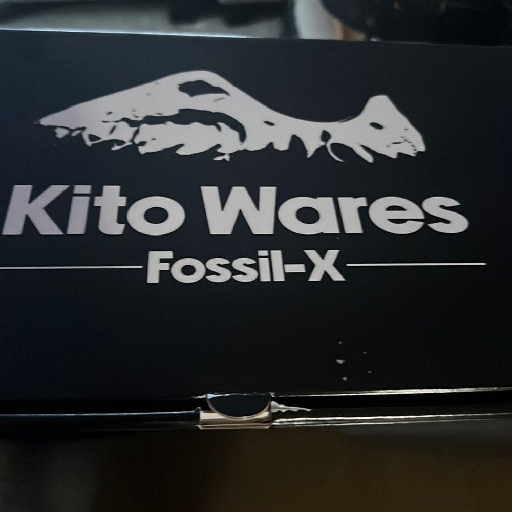 Selling kito wares slide